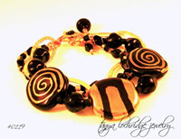 Kazuri Bead Black-Gold Bracelet